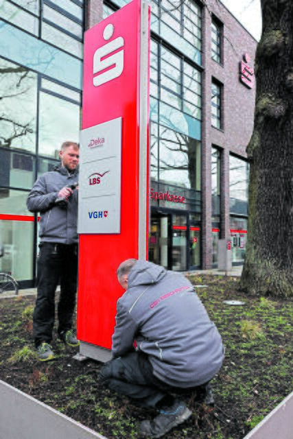 Wartung eines Pylons der Sparkasse Harburg-Buxtehude | Foto: Uli Seidel
