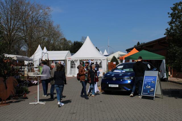 Trotz - wegen erhöhter Kosten - neuerdings fünf Euro Eintrittsgeld strömten an beiden Tagen Besucher zur Messe | Foto: pöp