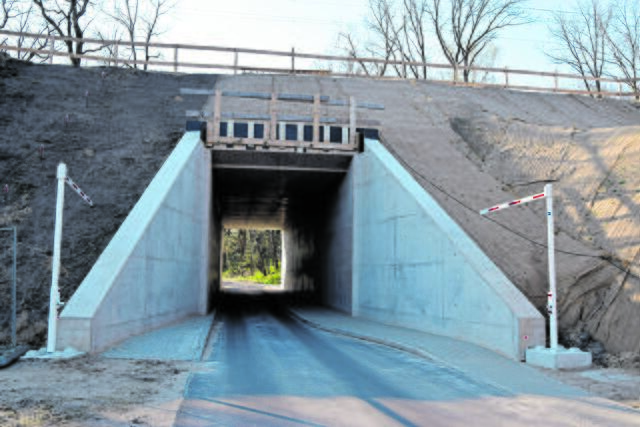 Mittlerweile ist die Höhenbegrenzung an der Bahnunterführung am Natenbergweg in Emmelndorf wieder aufgehoben. | Foto: ts