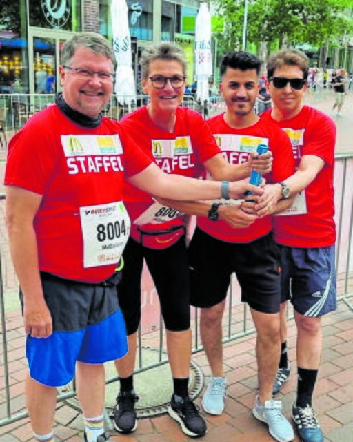 Das Team von McDonald's ist immer aktiv und beteiligt sich an verschiedenen Veranstaltungen in der Region. Sportlich ist das McDonald's-Team aus Buchholz-Dibbersen immer dabei. Beim Buchholzer Stadtlauf zeigte das Team seine Kondition. Beim 20-Kilometer-Staffellauf legte sich das McDonald's-Team Dibbersen richtig ins Zeug und brachte den Staffelstab erfolgreich ins Ziel. Eine starke Leistung!  | Foto: McDonald's