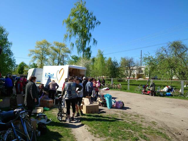 Ansturm, sobald die KiRet-Fahrzeuge auftauchen | Foto: Meikel Zabel