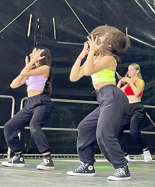 Die Tanzsportschule Dance and Roses tritt um 11.30 Uhr auf der Bühne Tor 2 auf | Foto: Dance and Roses