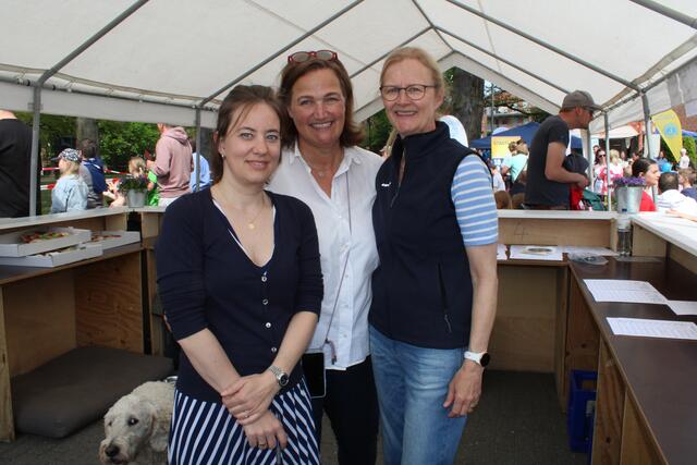 Behielten bei der Anmeldung stets den Überblick: (v. li.) Anne Pletter, Clarissa Harre und Jutta Sommer