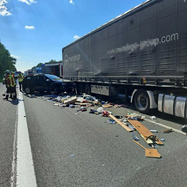 Auch ein SUV wurde in Mitleidenschaft gezogen | Foto: Andreas Feldtmann