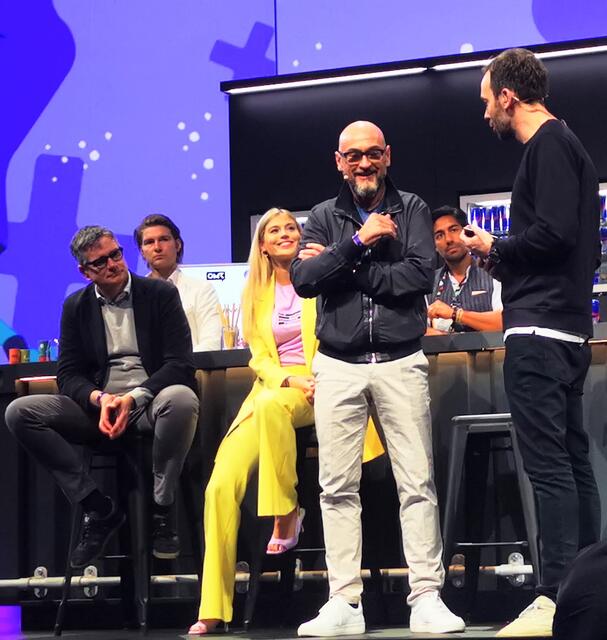 Jochen Schweizer (hier u.a. mit LinkedIn Expertin Celine Flores Willers und Jeremy Fragrance) gab viele persönliche Einblicke in seine neuesten Ideen und Projekte