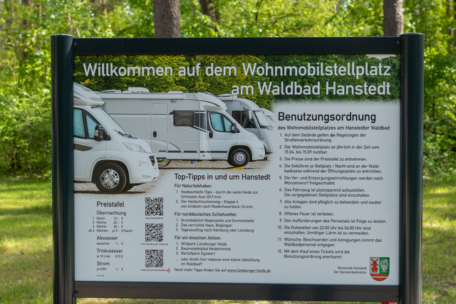 Wissenswertes anschaulich erklärt: die Infotafel auf dem Stellplatz | Foto: Lüneburger Heide GmbH / Frederic Wolf