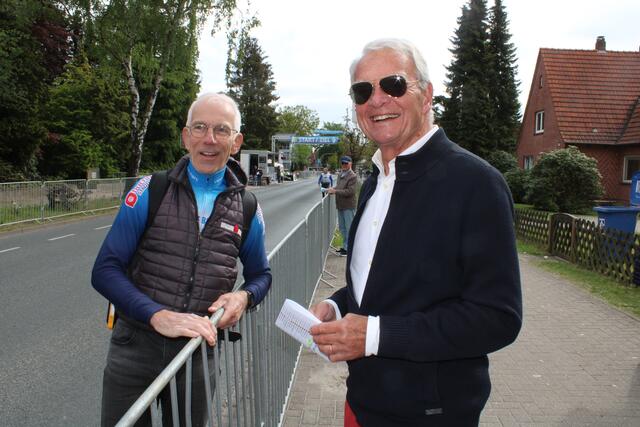 Im Gespräch: GP-Organisator Uwe Varenkamp (li.) und Udo Krapf, der das Radrennen im Jahr 1989 initiierte und mehr als 20 Jahre lang organisierte
