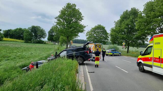 Ein Unfallopfer wurde schwer verletzt ins Krankenhaus gebracht | Foto: Polizei