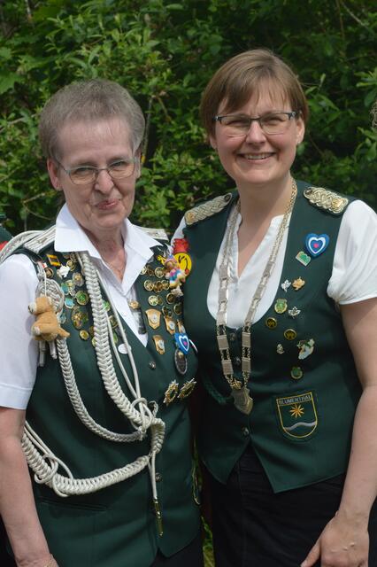 Adjutantin Rita Helling (li.) und Königin Dörte Kröncke | Foto: Schützenverein Blumenthal