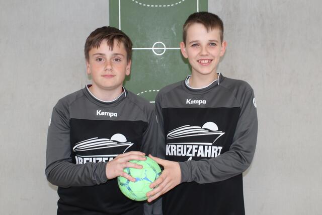 Die D-Jugendspieler Jasper Fitschen (li.) und Mika Minkus  | Foto: pm
