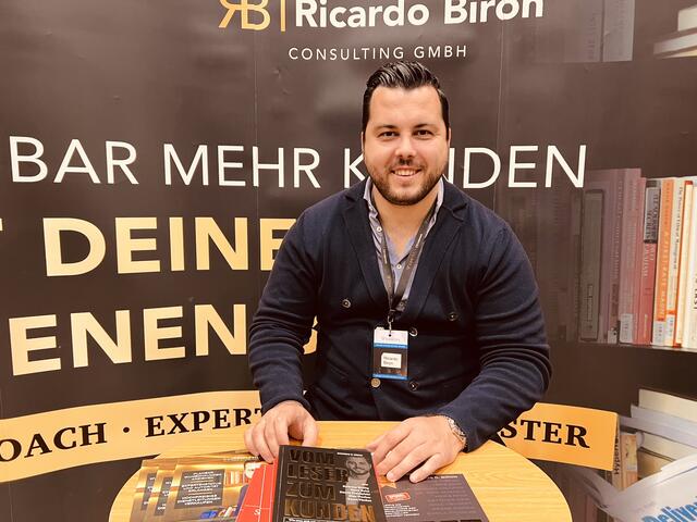 Buchmarketing Experte Ricardo Biron begeisterte mit einer überzeugenden Masterclass zu den wichtigsten Insights 
 ud Themen rund um die Vermarktung und das Buch als innovatives Umsatzbringertool