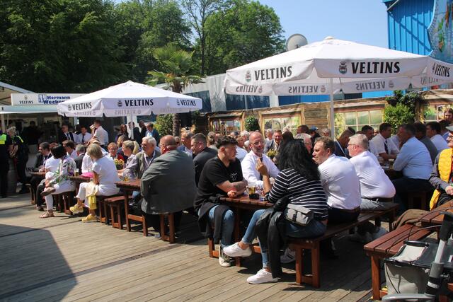 Sommerliche Temperaturen - da schmeckt das Bier gleich doppelt so gut | Foto: tk