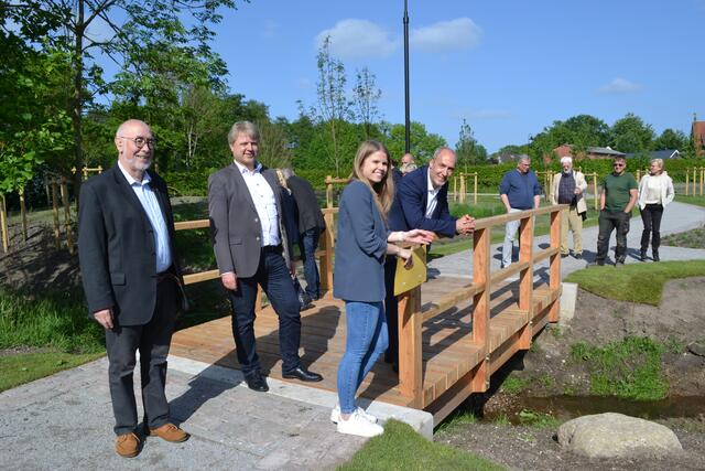 Verwaltung und Arbeitsgruppe bei der ersten Begehung | Foto: bim