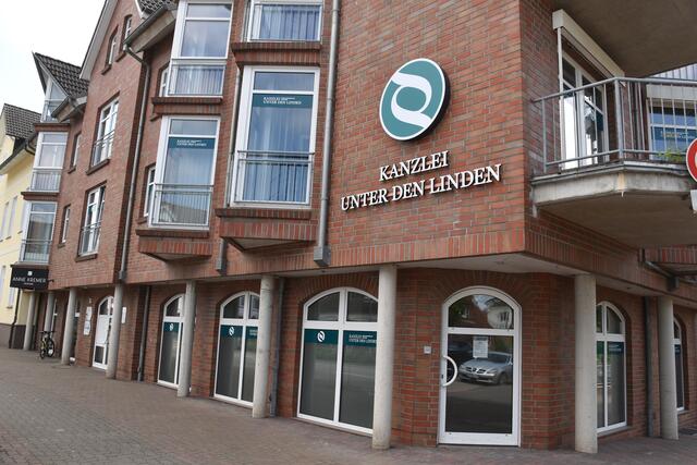 Die Kanzlei Unter den Linden bezieht zusätzliche Räume im Erdgeschoss an der bisherigen Anschrift: hier der neue Eingang | Foto: Axel-Holger Haase
