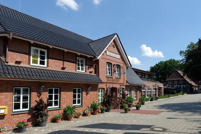 Das Ringhotel Sellhorn ist ein renommiertes Traditionshaus in Hanstedt. Nun wird mit den Gästen das 150-jährige Bestehen mit zahlreichen Aktionen gefeiert  | Foto: Christina Opeldus