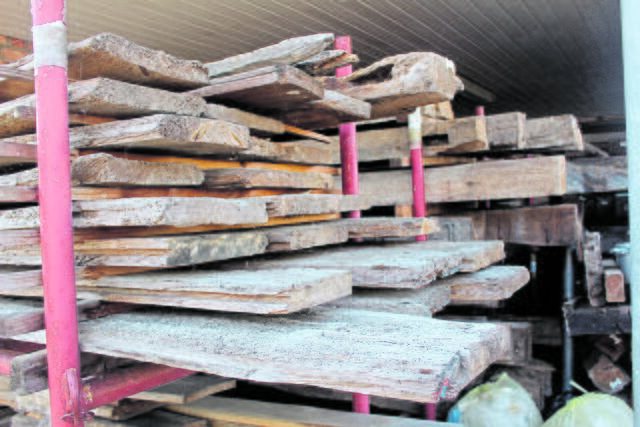 Lager mit Holzvorrat für die Restaurierungsarbeiten | Foto: wd