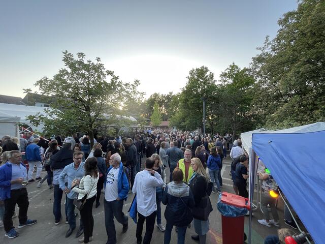 Zahlreich strömten nicht nur die Einwohnerinnen und Einwohner zum Dorffest | Foto: Stefan Offermann