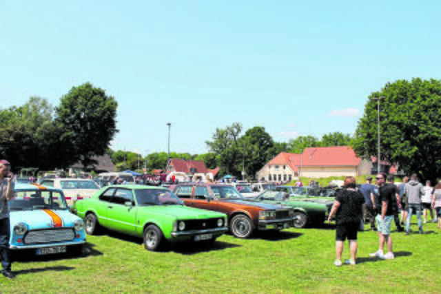 In Helmste begeisterte u.a. ein Oldtimer-Treff beim "Dörpshus" | Foto: sb