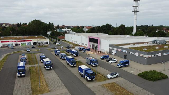 Ein leerstehendes Möbelhaus im Ilmenau-Center dient jetzt als Flüchtlingsunterkunft | Foto: THW Lüneburg
