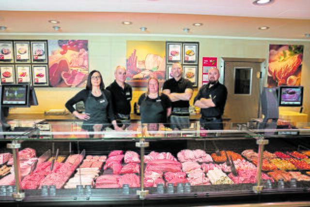 Das Team der Schlachterei (v. li.): Simone Fischer, Dirk Schröder, Sabine Haar, Han-Joachim Bade und Dennis Lechner | Foto: Till von Rennenkampff