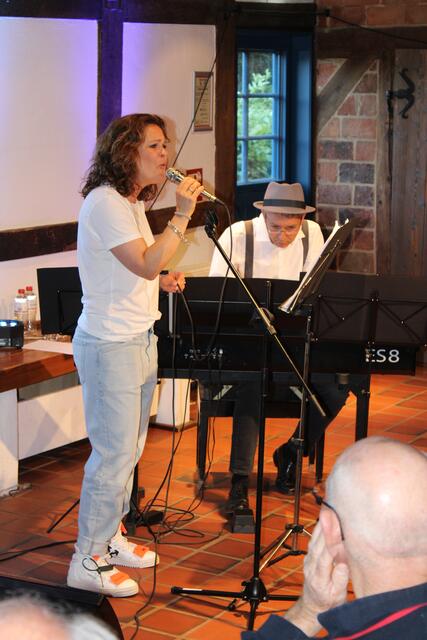 "Law's Out" beim Konzert in der Dörpschün: Sängerin Lidia Mumm und Pianist Dirk Ladage | Foto: ce