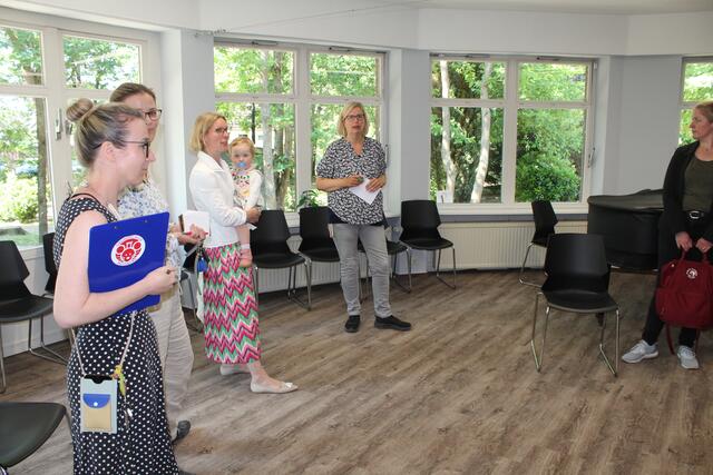 Bei der Begehung des Musikraums | Foto: pm