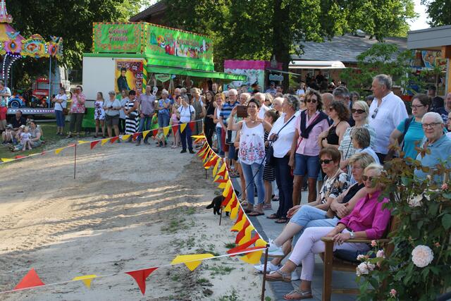 Viele Zuschauer verfolgten die Proklamation auf dem Festplatz | Foto: ce