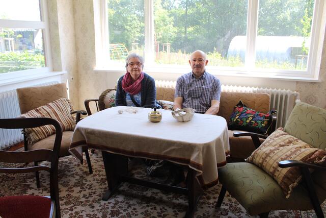 Sabine und Manfred Stelzer in ihrem ehemaligen Wohnzimmer | Foto: pm