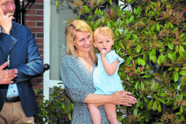 Yuliia Dierksen mit Mia Dierksen | Foto: Axel-Holger Haase