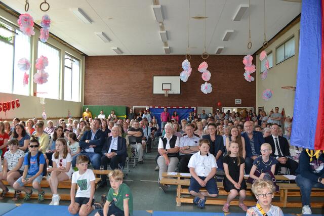 Zahlreiche Gäste verfolgten das Festprogramm in der Turnhalle | Foto: bim
