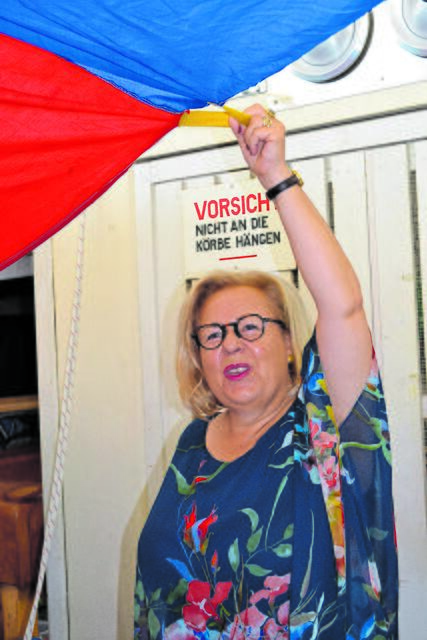 Schulleiterin Ukrike Peschau während des Gottesdienstes  | Foto: bim