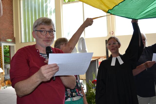 Diakon Holger Kuk und Pastorin Svenja Kluth gestalteten den Gottesdienst | Foto: bim