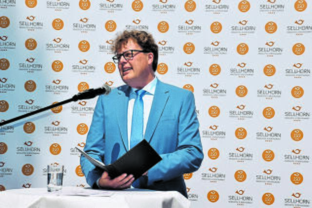 Superintendent Christian Berndt lobte das Team des Ringhotels Sellhorn für seine Freundlichkeit allen Gästen gegenüber | Foto: Axel-Holger Haase