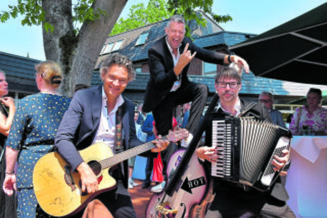 Die Musiker "The Lopez Duo" - hier mit Verstärkung - sorgten für beste musikalische Unterhaltung | Foto: Axel-Holger Haase