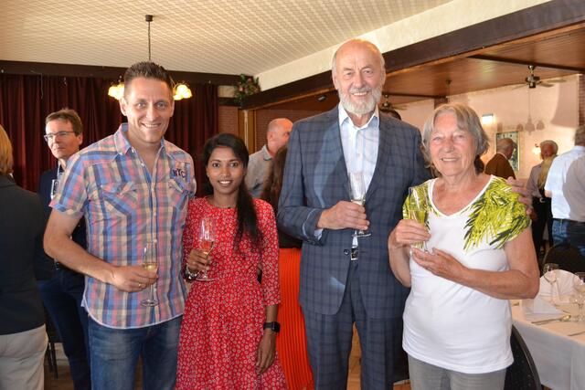 Auch Familie Elstermann stieß auf den Jubilar an | Foto: bim