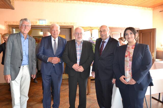 ... mit den Ratsmitgliedern (v. li.): Dr. Alexander Gröngröft, Dieter Weis und Klaus-Dieter Feindt | Foto: bim