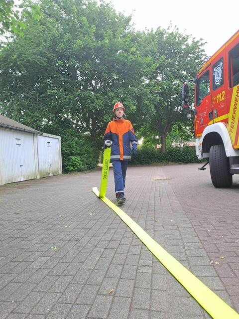 Jeder Handgriff sitzt: Auf den Löschangriff haben sich die Jugendfeuerwehrleute oft vorbereitet. | Foto: Freiwillige Feuerwehr Wiepenkathen
