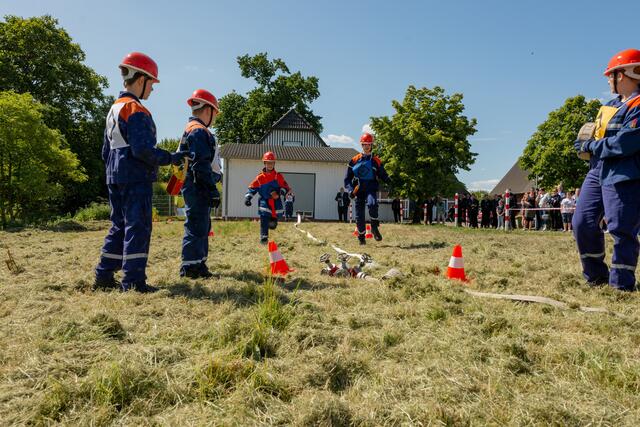 ugendliche beim Löschangriff | Foto: Freiwillige Feuerwehr Samtgemeinde Lühe