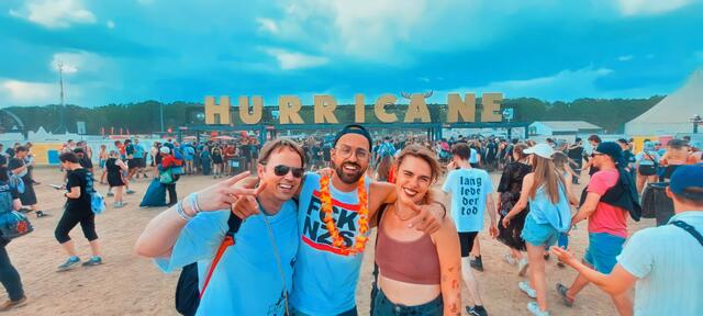 Das "Harry Cane Dreamteam": Christoph Kunst und Michael Kellner mit Sängerin und Influencerin Lara Hulo (es fehlt Christian Huesmann) | Foto: Christoph Kunst