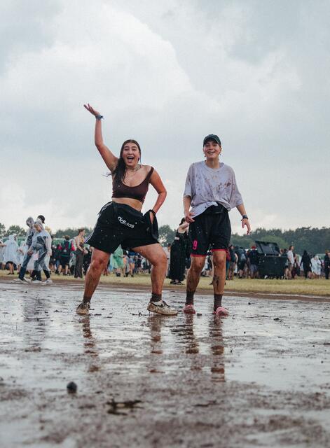 Trotz plötzlichem Platzregen wurde weitergefeiert | Foto: FKP/Christian Hedel