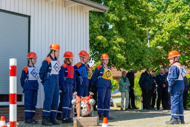 Aufstellung zum Löschangriff | Foto: Freiwillige Feuerwehr Samtgemeinde Lühe