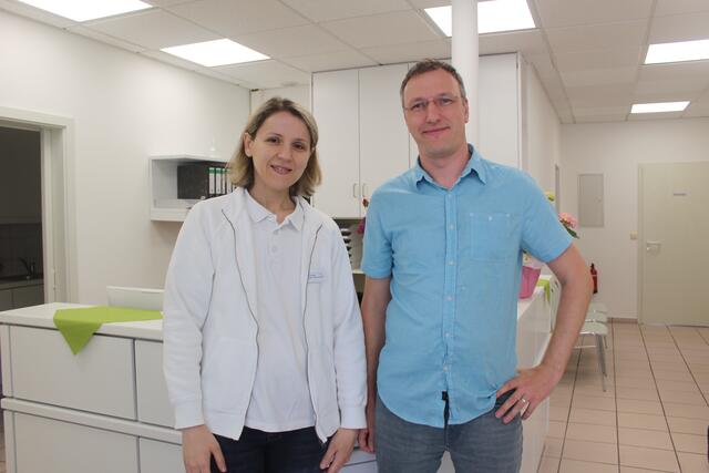 Freuen sich auf ihre Arbeit in Beckdorf: Nahla Elhalawi war bisher unter anderem im MVZ Afzali in Kutenholz beschäftigt, Dr. med. Benjamin Handy war in den Elbe Kliniken.