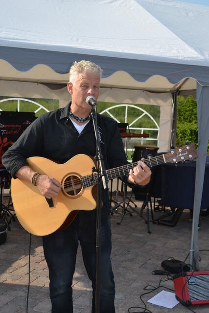 Thomas Krakowczyk mixt er Jazzakkorde, Bluesmelodik und R&amp;B Grooves mit deutschen Texten | Foto: bim