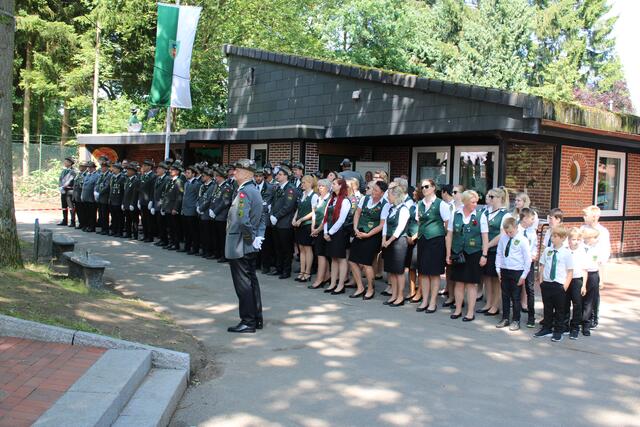 Die Mitglieder des Schützenvereins verfolgten die Proklamation aufmerksam | Foto: ce