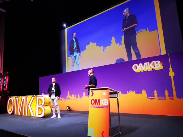 FINALE auf der Hauptbühne: OMKB Geschäftsführer Christoph Steger und Jonas Upmann von Hometogo