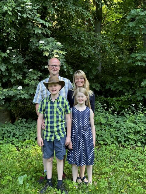 Das Königspaar Björn "Der Zuverlässige" Einhaus mit seiner Königin Nico und den Kindern Lasse und Emely | Foto: Verein