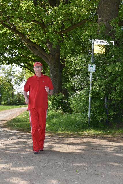 Auf dem Vierhöfener Weg geht es immer geradeaus | Foto: Maren Kolter