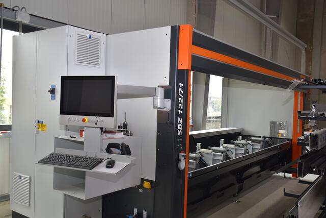 Mit der Elumatec SB Stabbearbeitungszentrum 122 lassen sich die Aluminiumteile mit höchster Präzision bearbeiten | Foto: Axel-Holger Haase