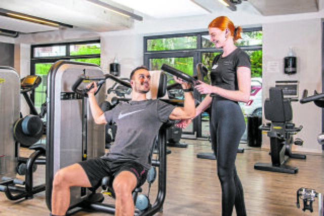 Fitness-Ökonomin Maren Cordes im Fitnessbereich des Elbstrand Resorts | Foto: Martin Elsen