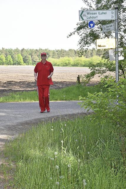 Nach dem Golfplatz geht der Weg rechts nach Bahlburg weiter | Foto: Axel-Holger Haase